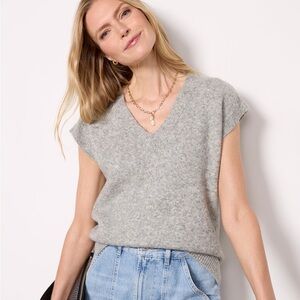 Evereve Thea Gray V-Neck Sweater Vest Sz S